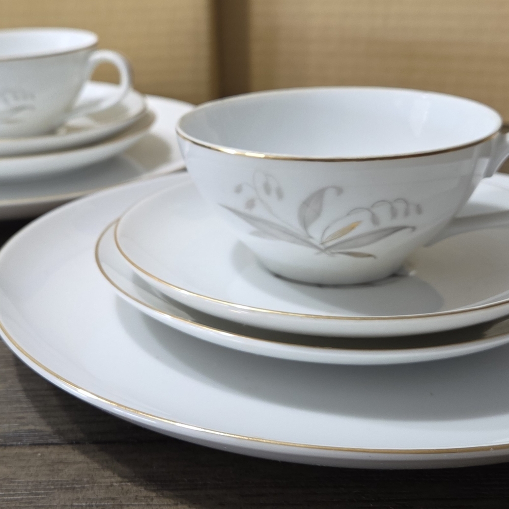 Elegant White and Gold Dinnerware Set